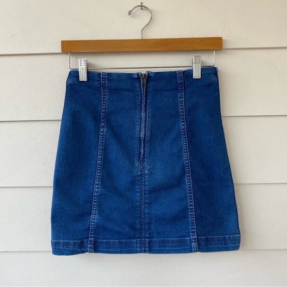FREE PEOPLE • Medium Wash Denim Mini Skirt size 4 - Picture 8 of 16